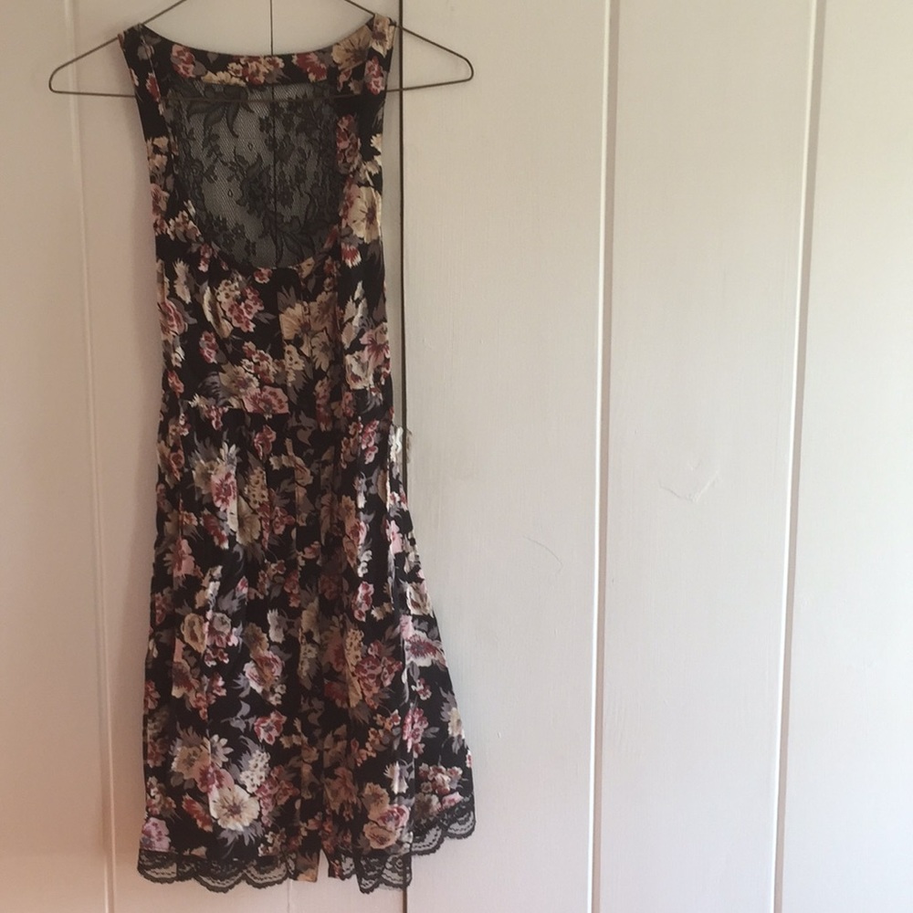 Floral, Lacy summer dress w/pockets
